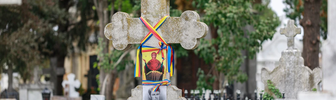 Cum alegi o piatra funerara potrivita