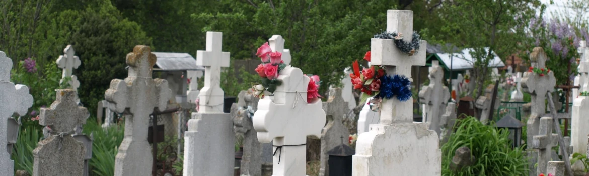 Cum să alegi monumentele funerare: Ghidul complet pentru a lua decizia potrivită