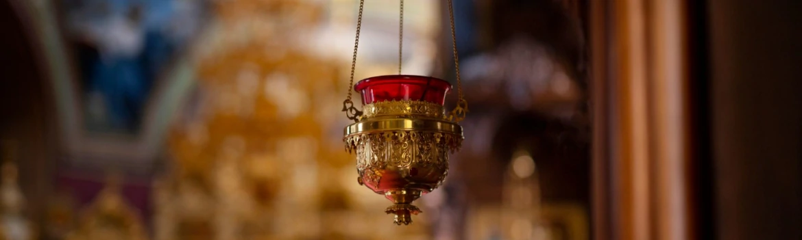 De ce sunt Sfinții Atât de Importanți în Ceremoniile de Înmormântare Ortodoxă