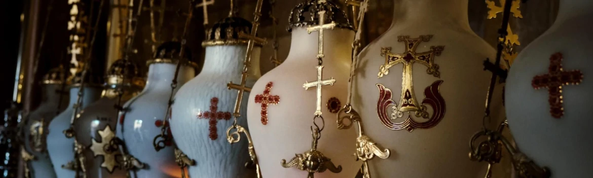 Cum insotesc sfintii traditiile romanesti de inmormantare