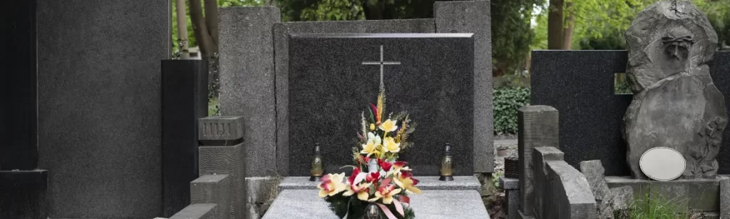 Borduri din mozaic pentru constructii funerare